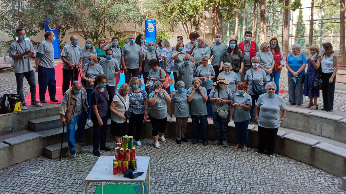 fotografia de grupo com os idosos