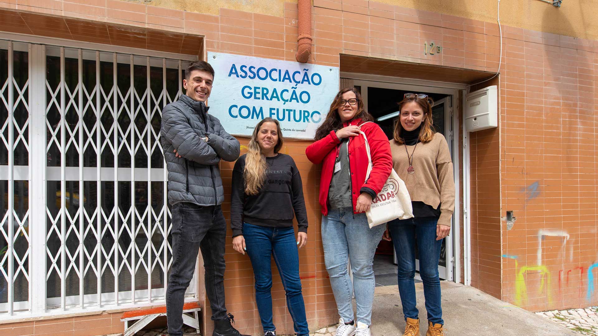 Staff da Associação Geração com Futuro e voluntária do Radar