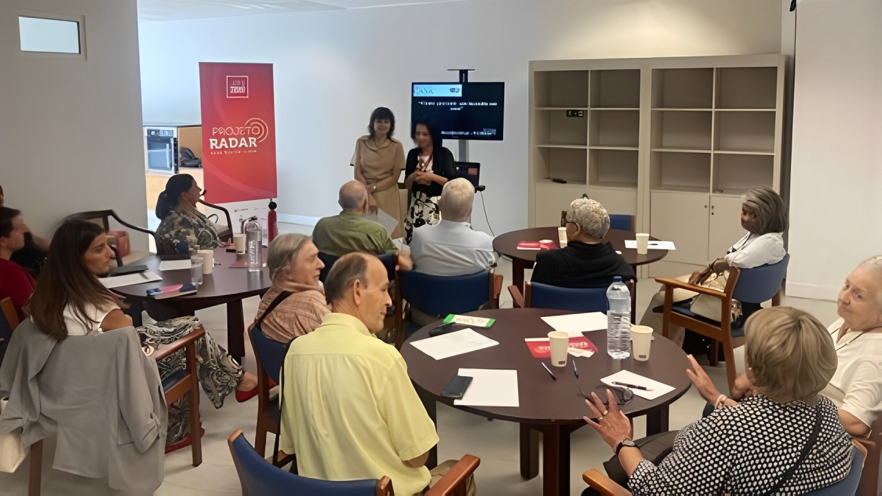 Sala com participantes da sessão CLIC-LX