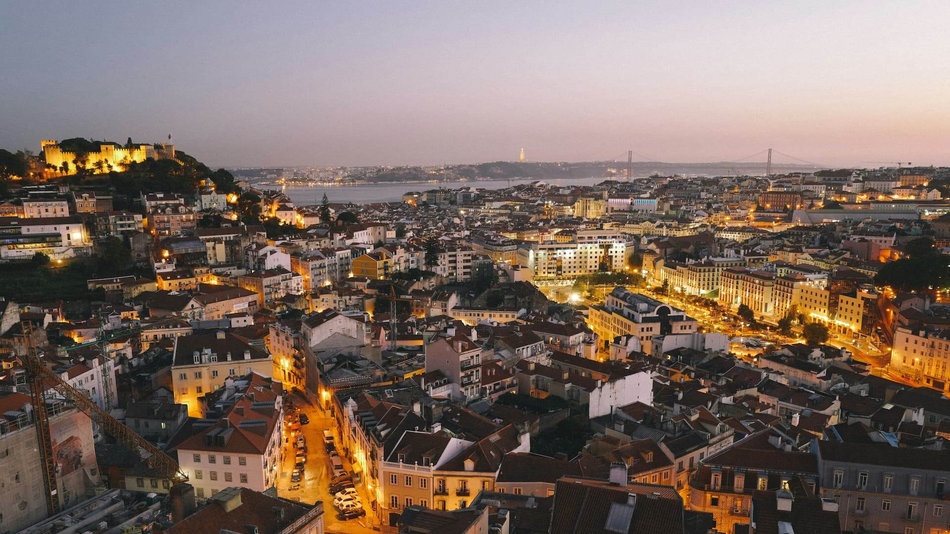 vista noturna da cidade de Lisboa