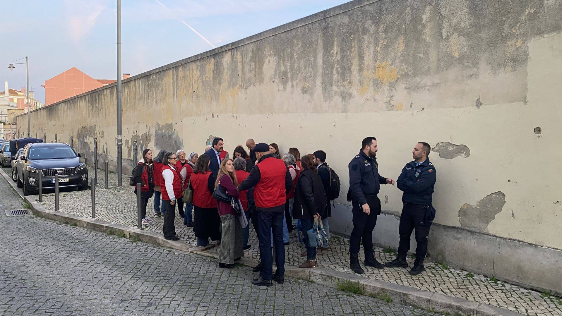 moradores da freguesia da Ajuda e agentes do Modelo Integrado de Policiamento de Proximidade da PSP