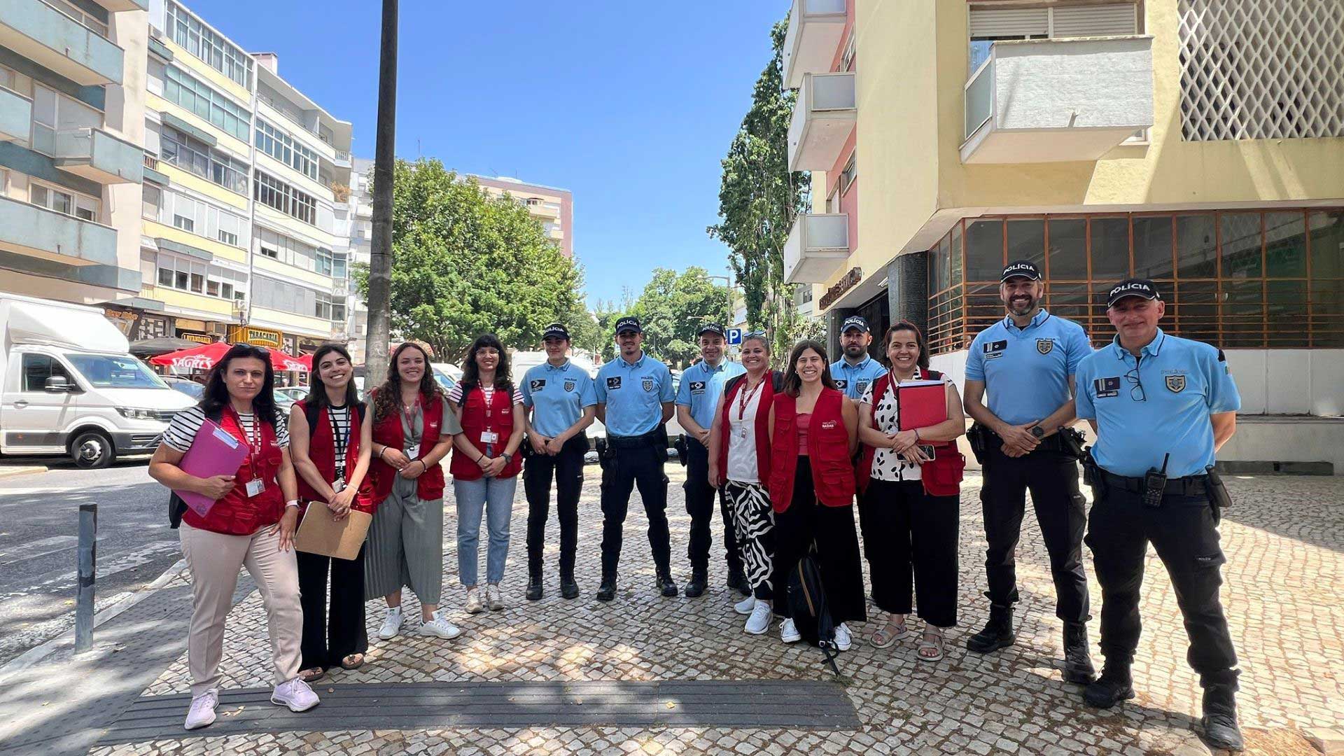 Voluntários do Radar e PSP nas ruas de São Domingos de Benfica
