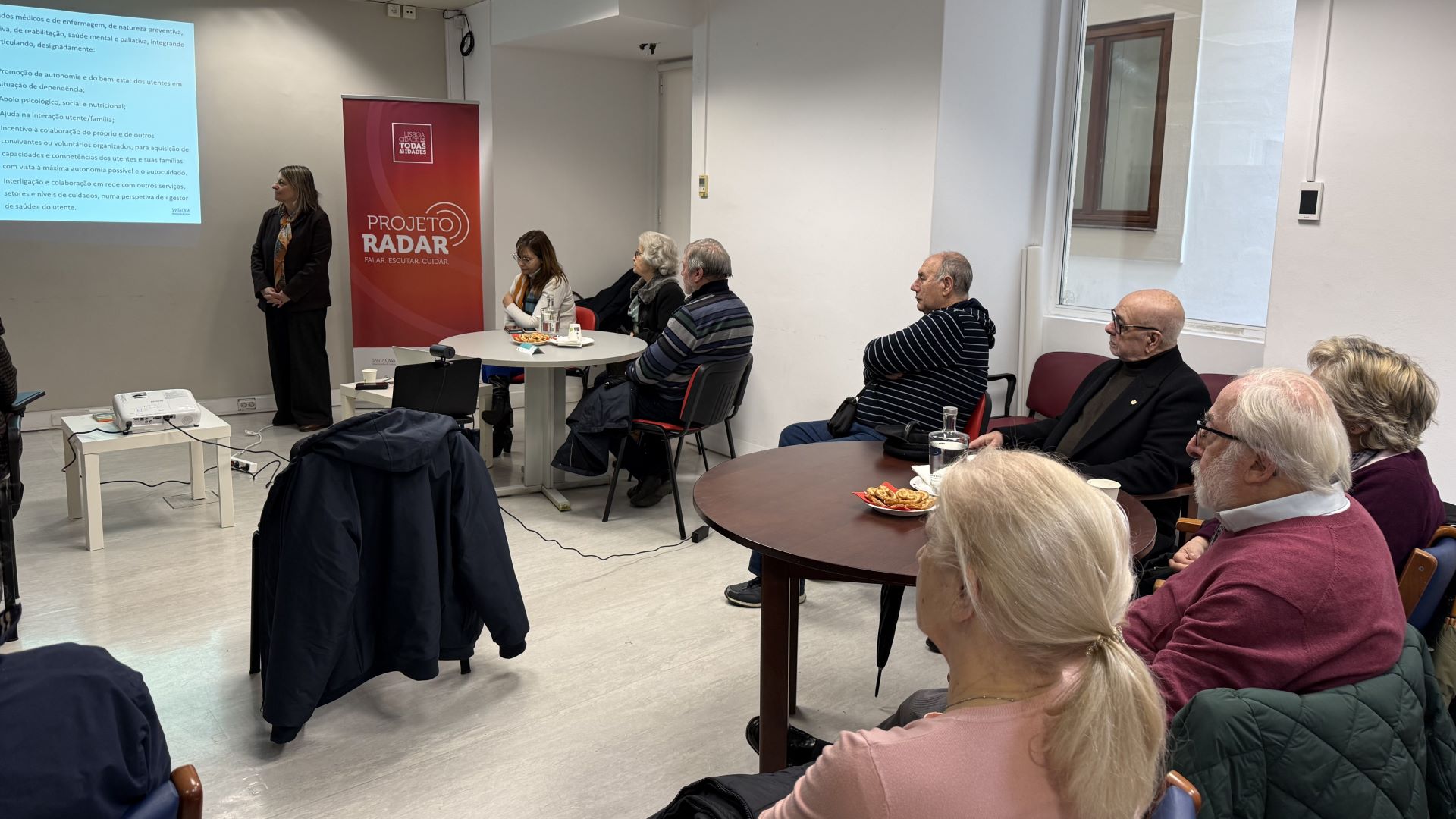 Diretor de Saúde da Santa Casa da Misericórdia de Lisboa, acompanhado pela Diretora de Enfermagem e por uma enfermeira da equipa, visitam CLIC-Lx