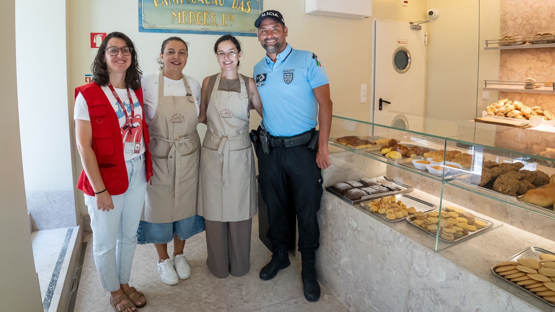Voluntária do Radar e Policia de Segurança Pública com Liliana Barros e funcionária da Panificação das Mercês
