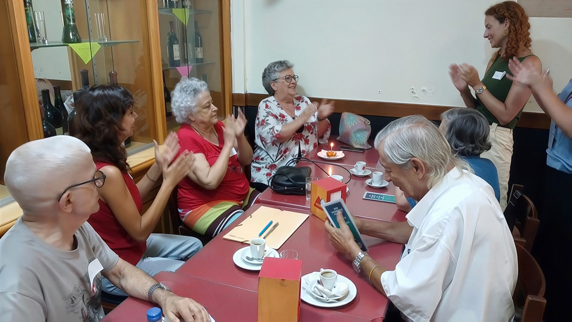 Voluntária do Radar e séniores em iniciativa do Café RADAR